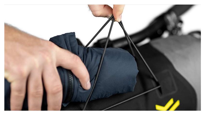 Backcountry Handlebar Pack (7L)